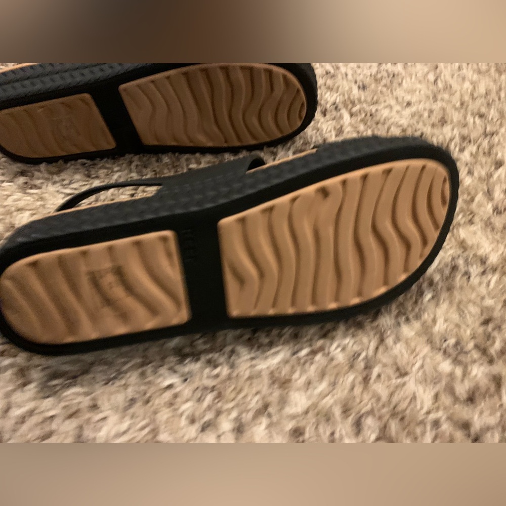 Reef Velcro black and tan sandals - comfy - new - size 7 - Picture 4 of 7